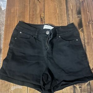 Dakota Women's Classic Black Jean Shorts